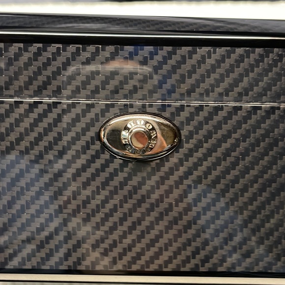 Underwood Cedar Lined Lacquer (originally a Cigar box) Case/Box - Picture 6 of 8